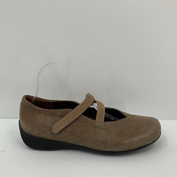 Wolky Passion MaryJane comfort flat textured snake embossed brown women 41 10 - Picture 1 of 6